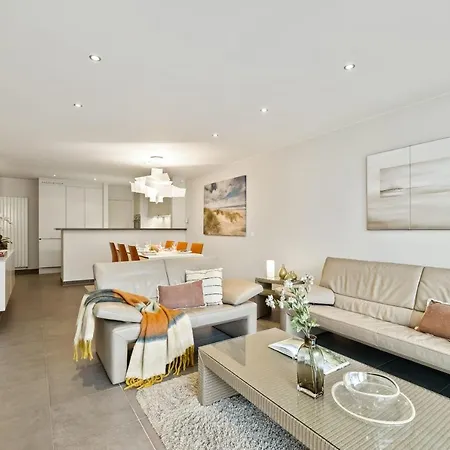 Modern Located At The Center Of Apartman *